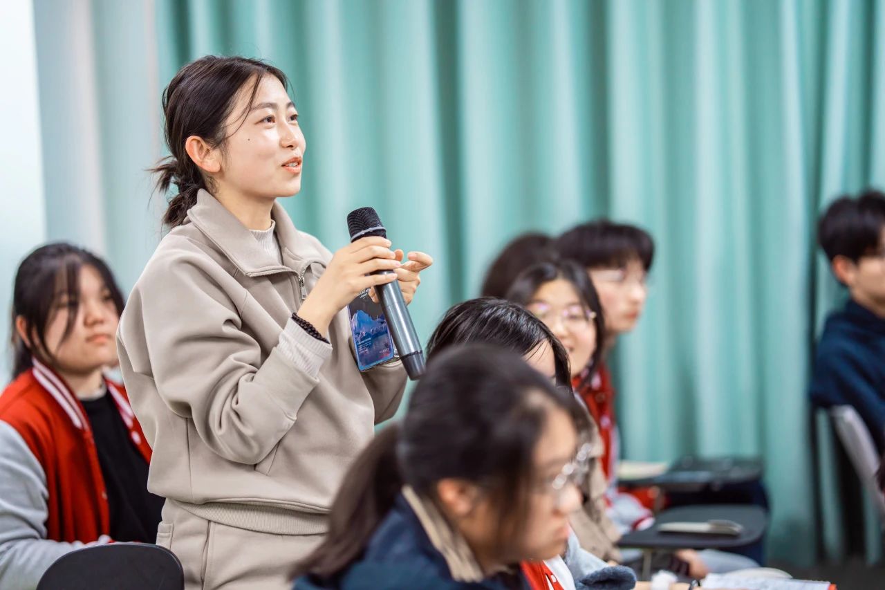 也许答案就是陈教授的话语中： 科技让我们看得更远