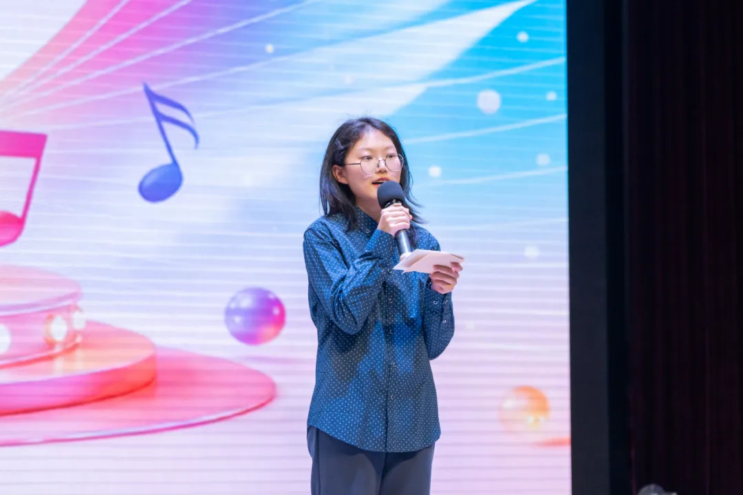 新春的钟声已响，团圆的喜悦正浓。在这个充满暖意的假期里