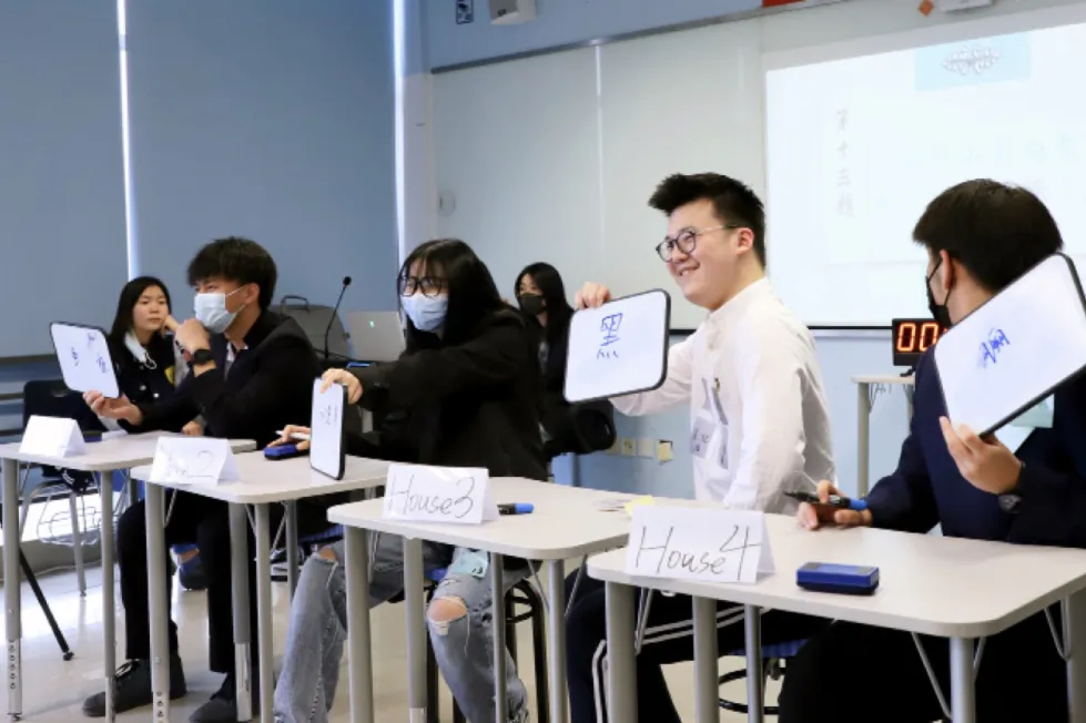 校内 有故事的课程体系 为同学们提供核心、通识(图 2)