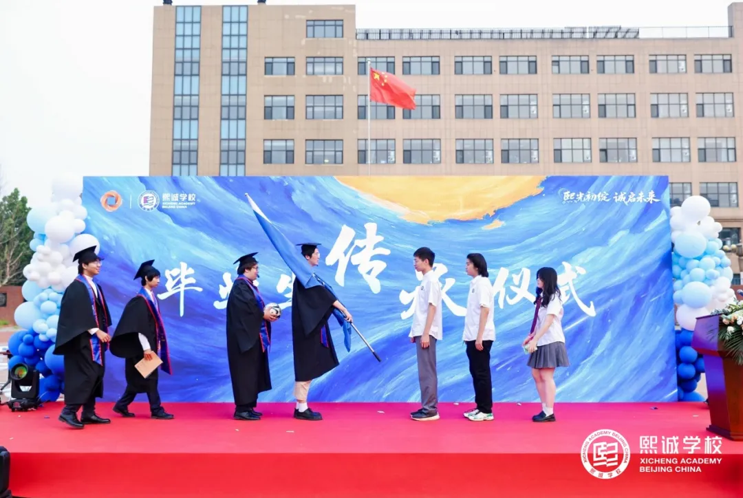 毕业生为学弟学妹赠礼