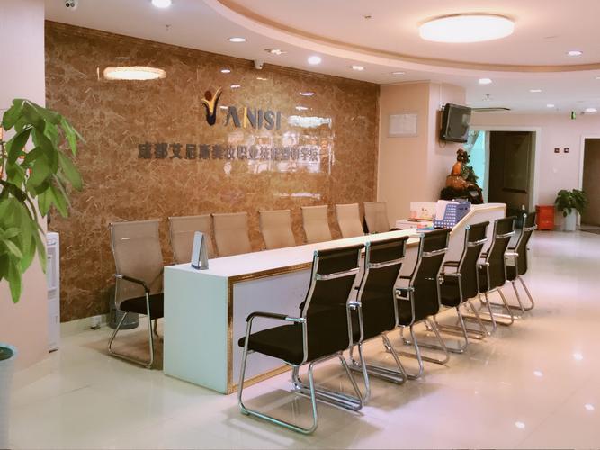 再瞧瞧小学部,学费是 41830 元 / 年 。