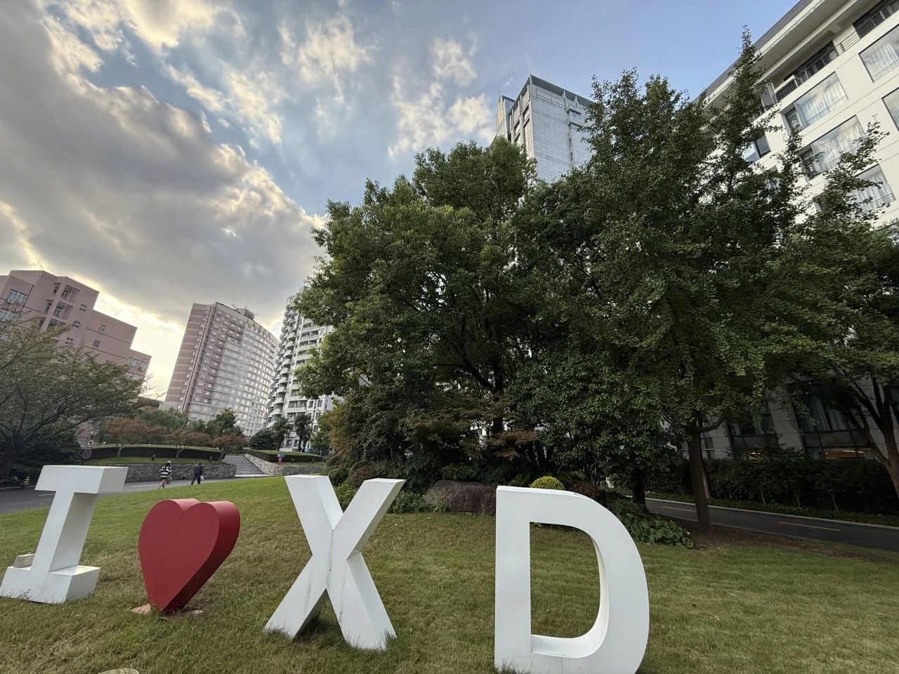地理位置在市中心内可走读