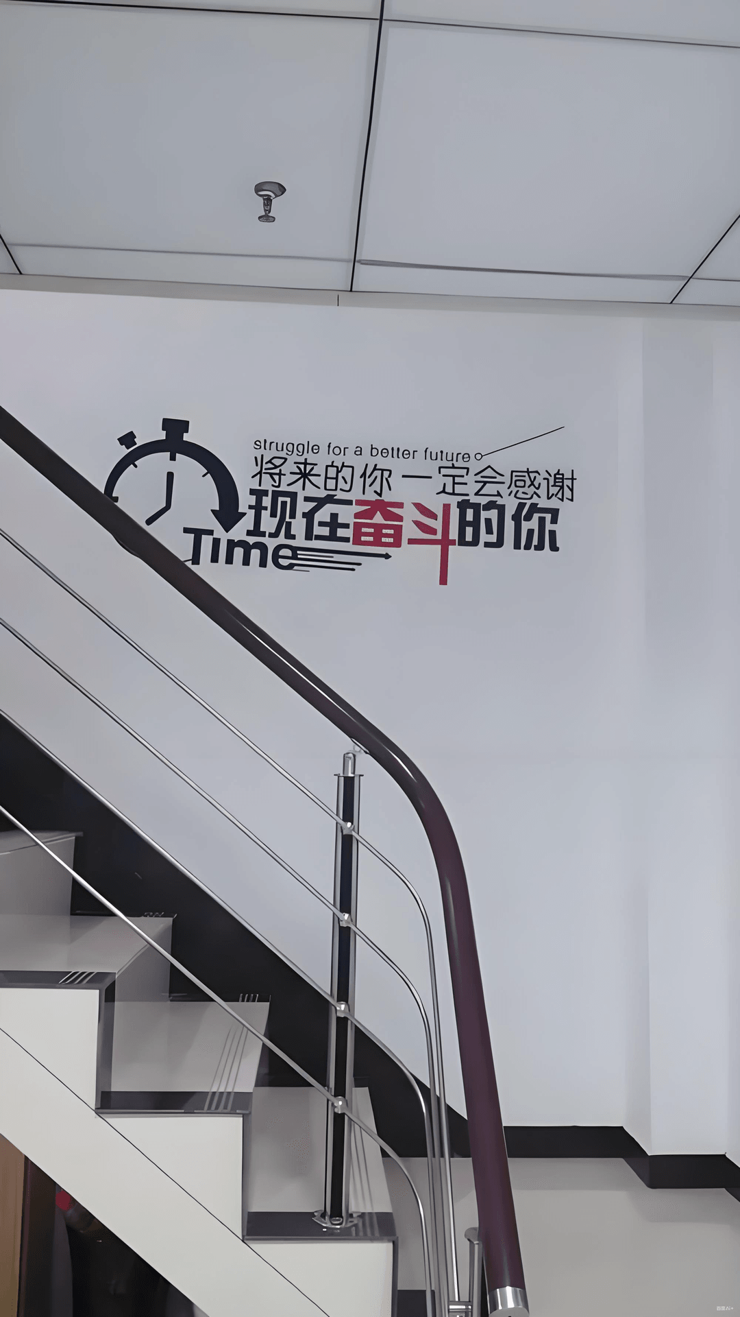 课堂上,老师们采用小组讨论、项目式学习等方法
