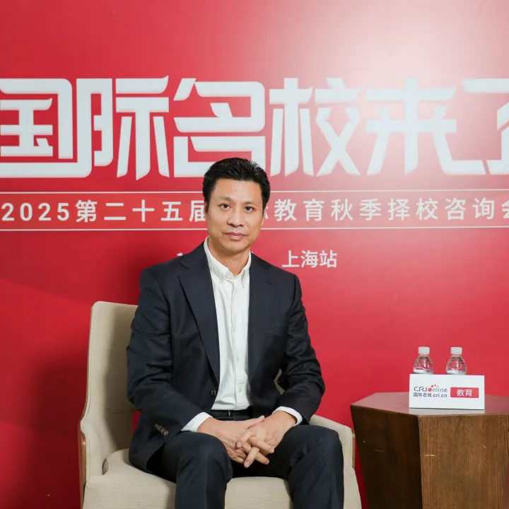 在整个环节中，校长们立足教育实践（图 2）
