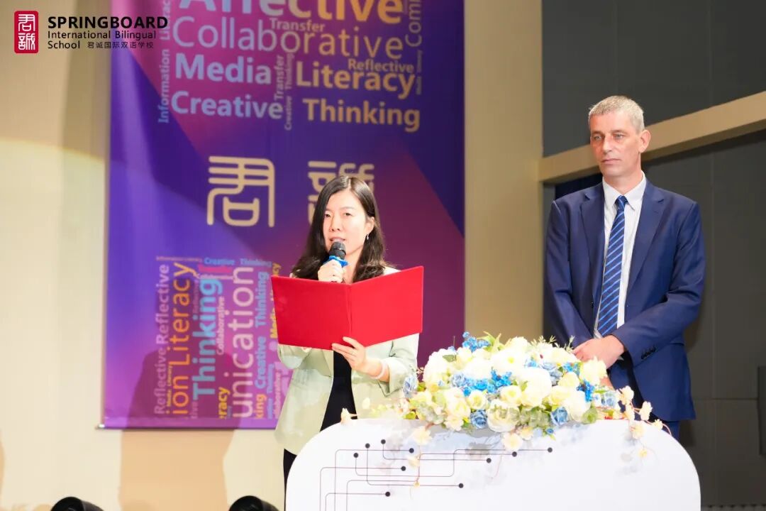 君诚学校外方校长Gavin及学术校长宋晶分别致辞