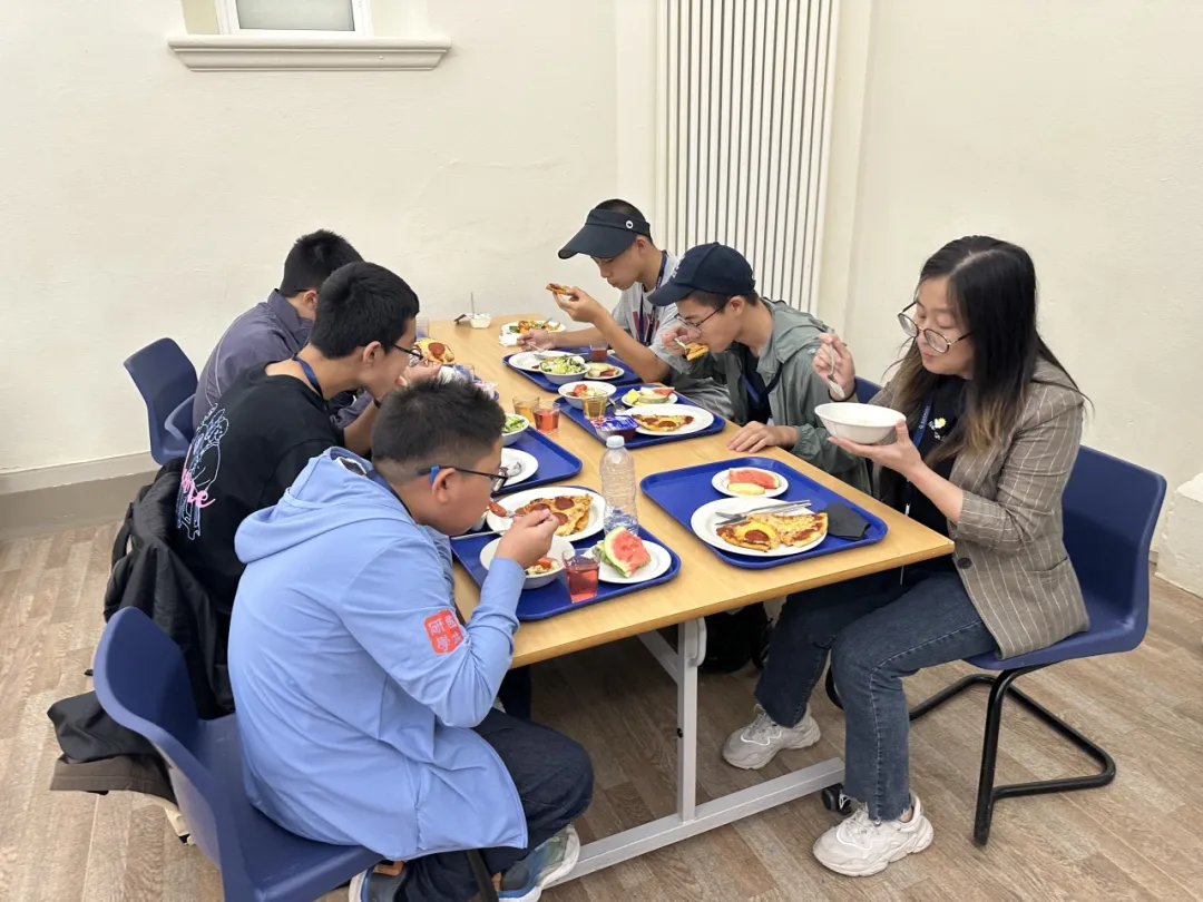 我们始终相信,教育的本质不止于传授,更在于唤醒。