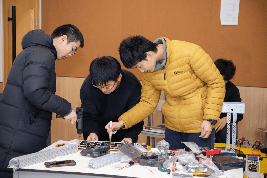 科桥的双轨课程，提供A-Level核心课程、附加考试强化