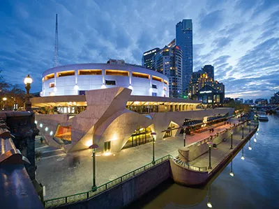 Melbourne Square周围汇聚了19个著名的艺术机构和