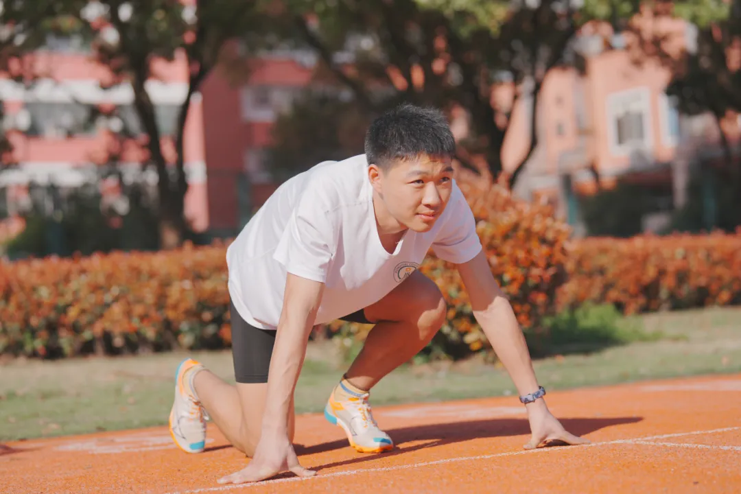 在个人赛事中，荣怀实验中学的田径健儿更是屡创辉煌
