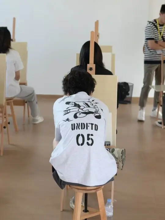为了更好的为广大学生服务,经主管部门批准在松江区仓华路270弄设