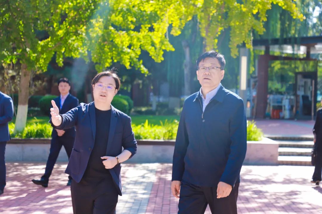姚宇堃校长介绍了学校多年来在数学学科建设上深耕细作