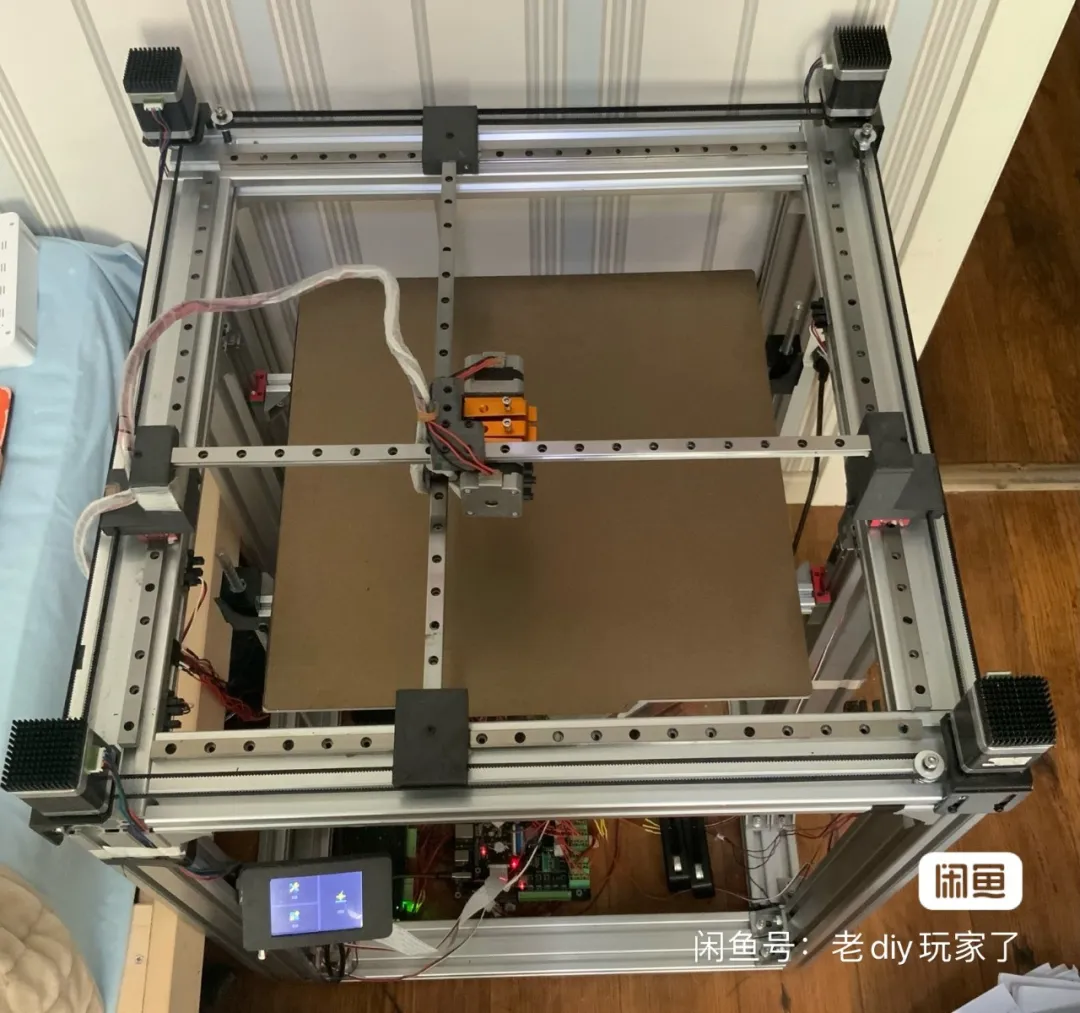 ▲耗时半年多,设计制作的第一台3D打印机