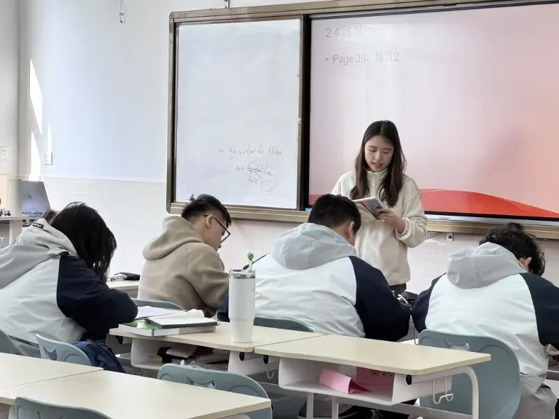 上海民办克勒外国语学校学生上课