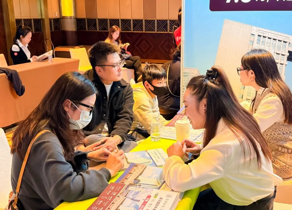 预约成功后，您将收到一条包含展会信息和入场二维码的短信。