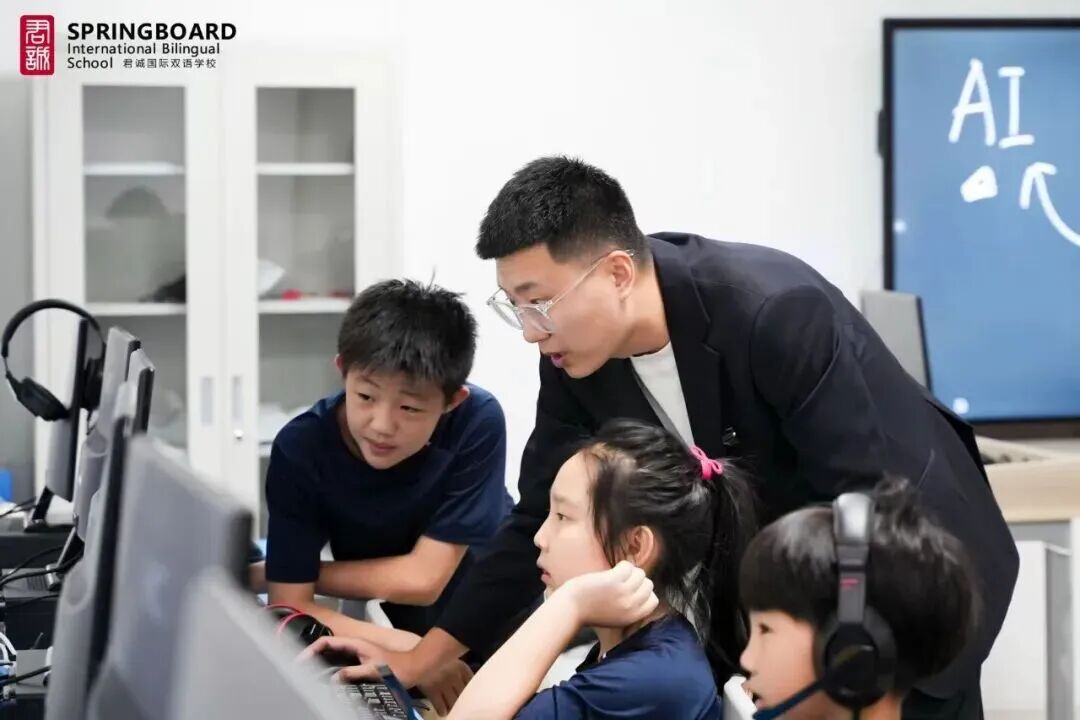 我们深知,语言是文化的载体。用英文,你能读懂世界的逻辑;
