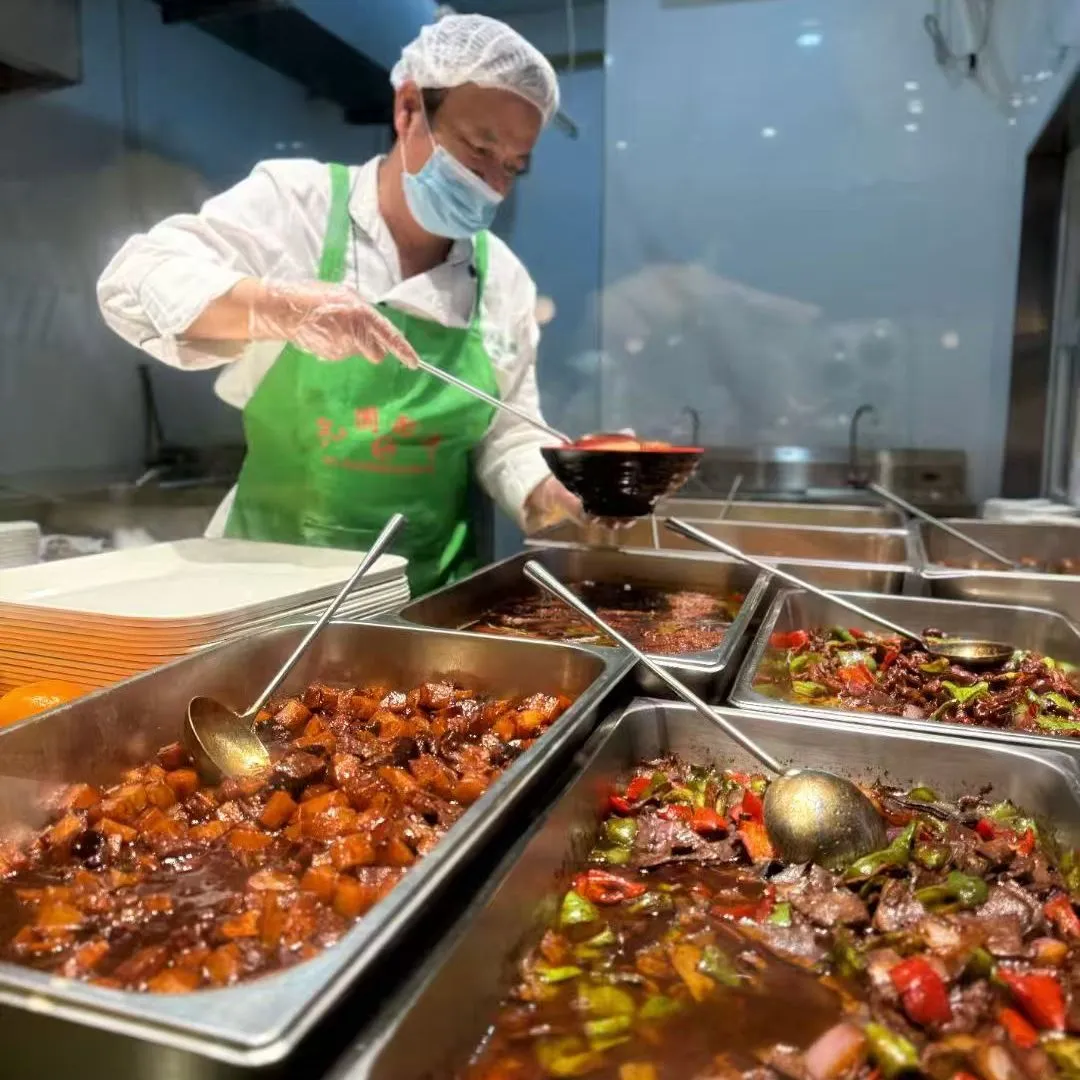 面点窗口:供应手工面条、馄饨等现做面食,搭配多种浇头;(图 2)