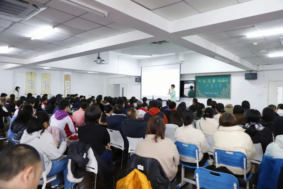 带着对美术生生活的憧憬,高中我踏入了一所美术学校。