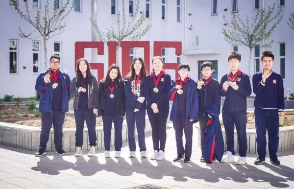 十年级确定生物专业方向之后,承宇在学校升学指导老师和学科老师的建