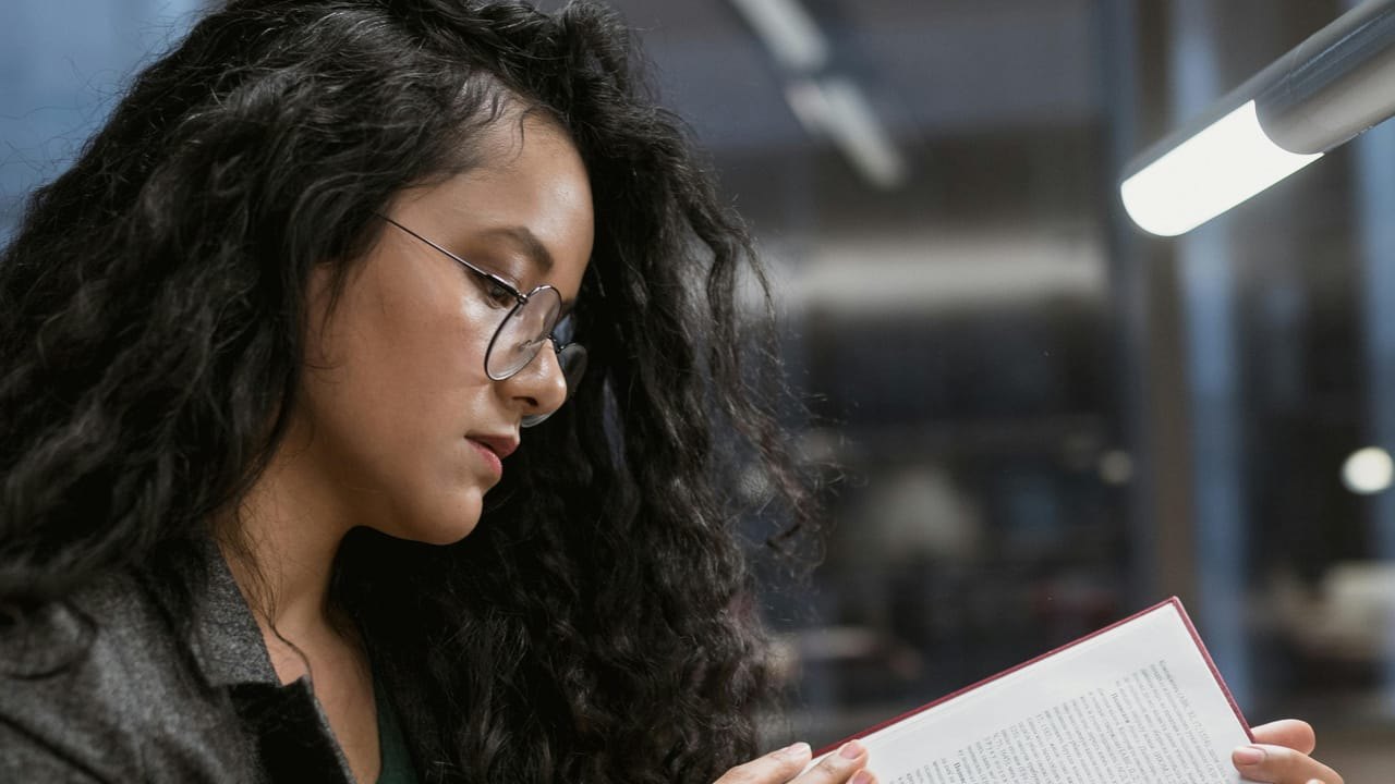 英国本科留学热潮：中国学生申请量激增背后的深层逻辑
