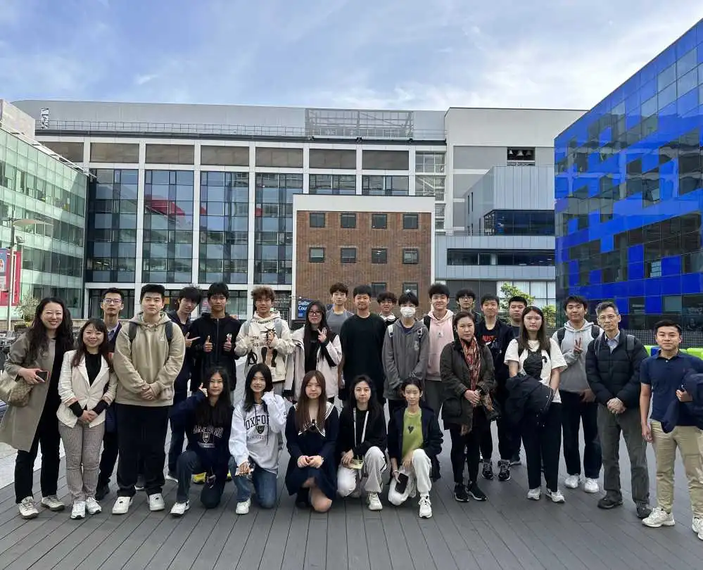 去年10月,职业及升学辅导办公室首次举办 英国萨默塞特文化中心项(图 2)
