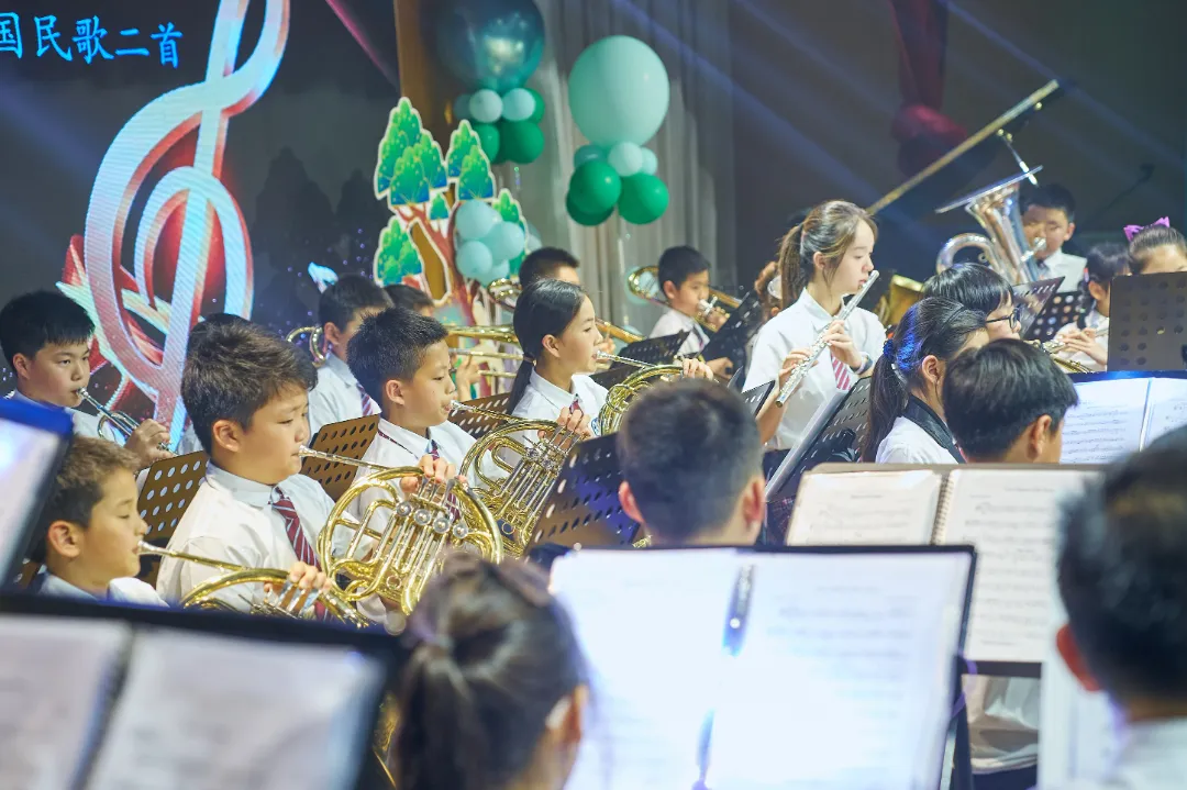 在专业指挥与演奏家团队的指导下,学生们在这里学习乐器、练习合奏(图 5)