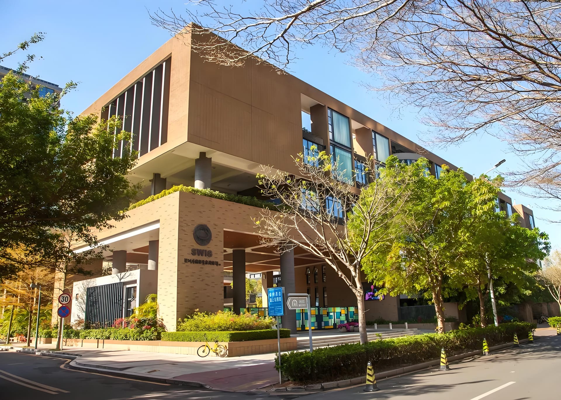 学校的师资力量简直太强大啦!教师团队那可是来自世界各地