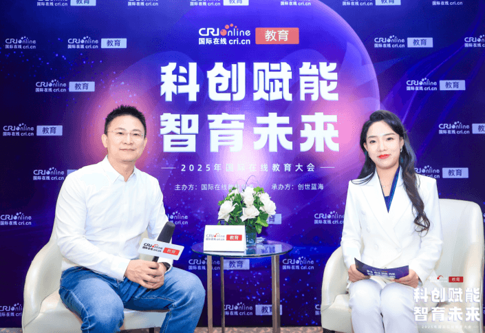 起航新未来创始人兼CEO杨俊接受采访时照片