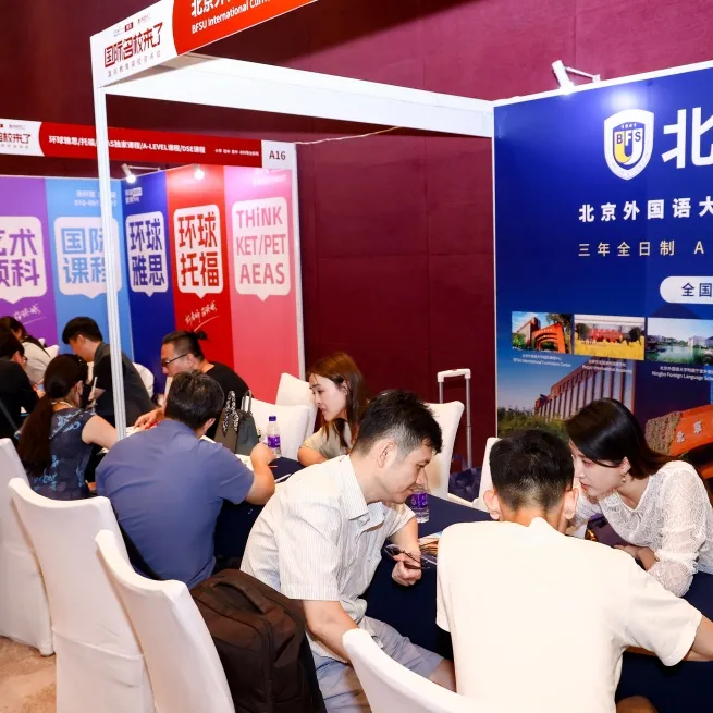 正值中招升学关键期,早在展会开启一个月前,就有无数家长踊跃报名