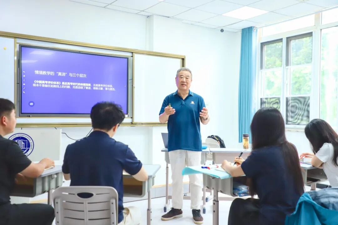 愿他们拥有打破惯性的勇气，也保有感知万物的浪漫