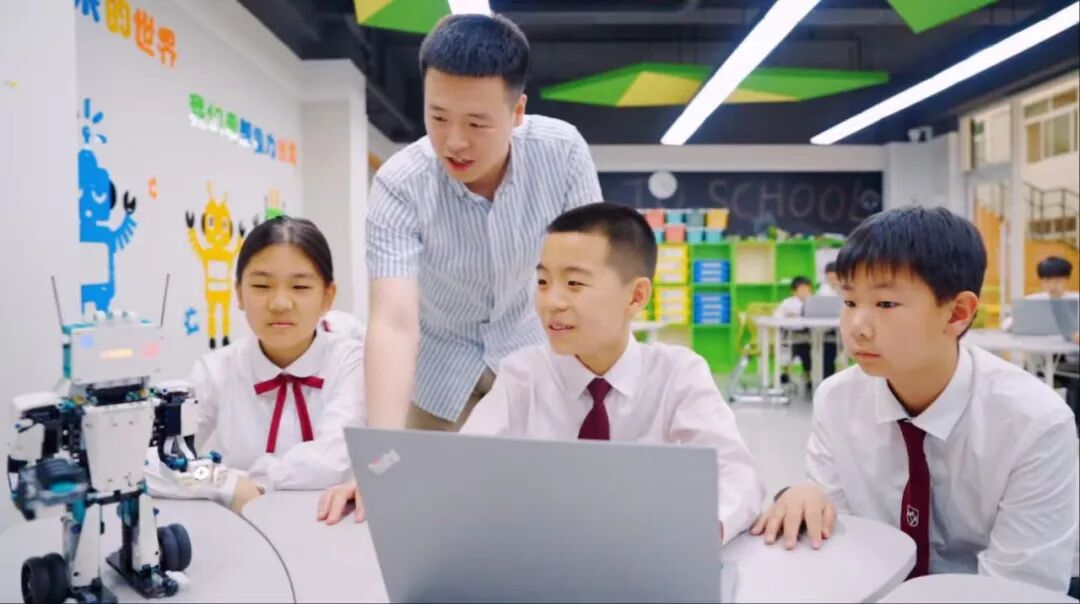 学业之外，学校搭建多元素养成长平台。