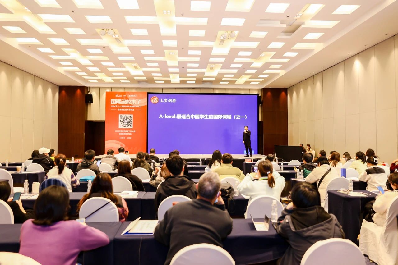 演讲尾声,袁校长引用周总理的《大江歌》,写下 十年破壁翔宇志(图 5)
