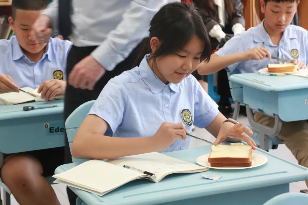 所有外教均具备海外正规教学资质,熟悉 K-12 国际融合课程框架