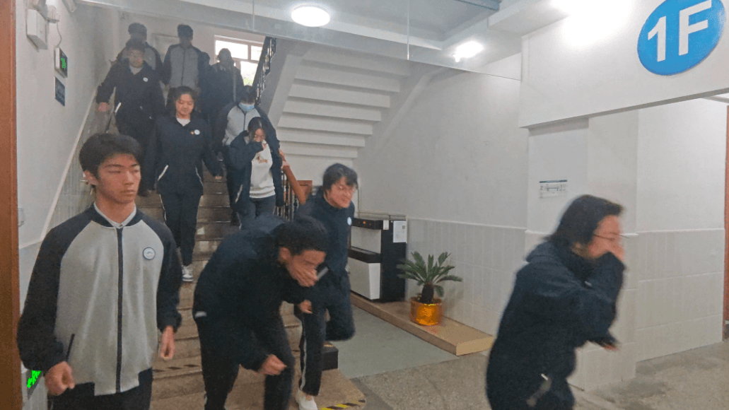 在全民国家安全教育日来临之际,我校以居安思危强信念