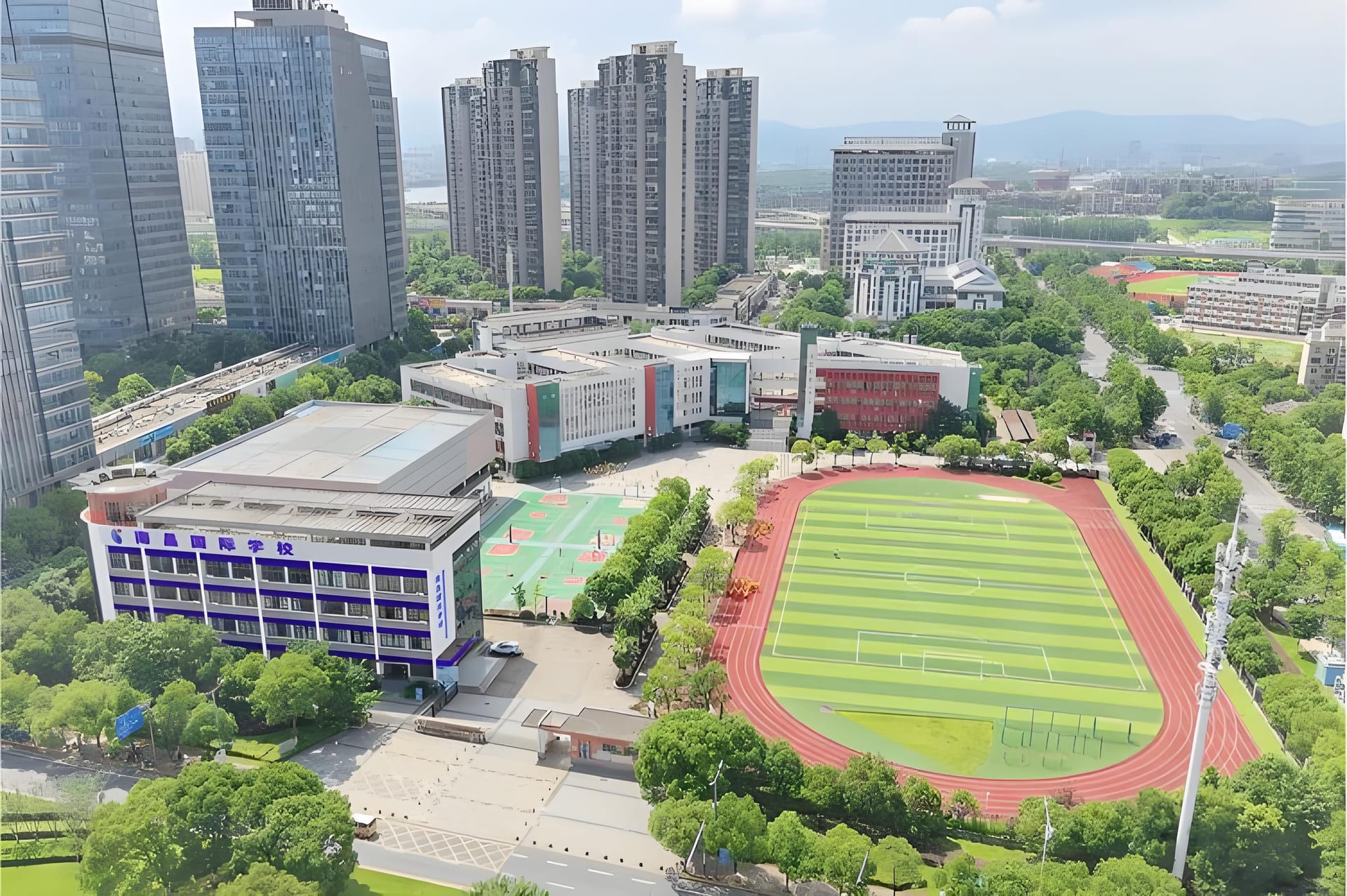 要是想出国留学呀,读国际学校有很多优势。