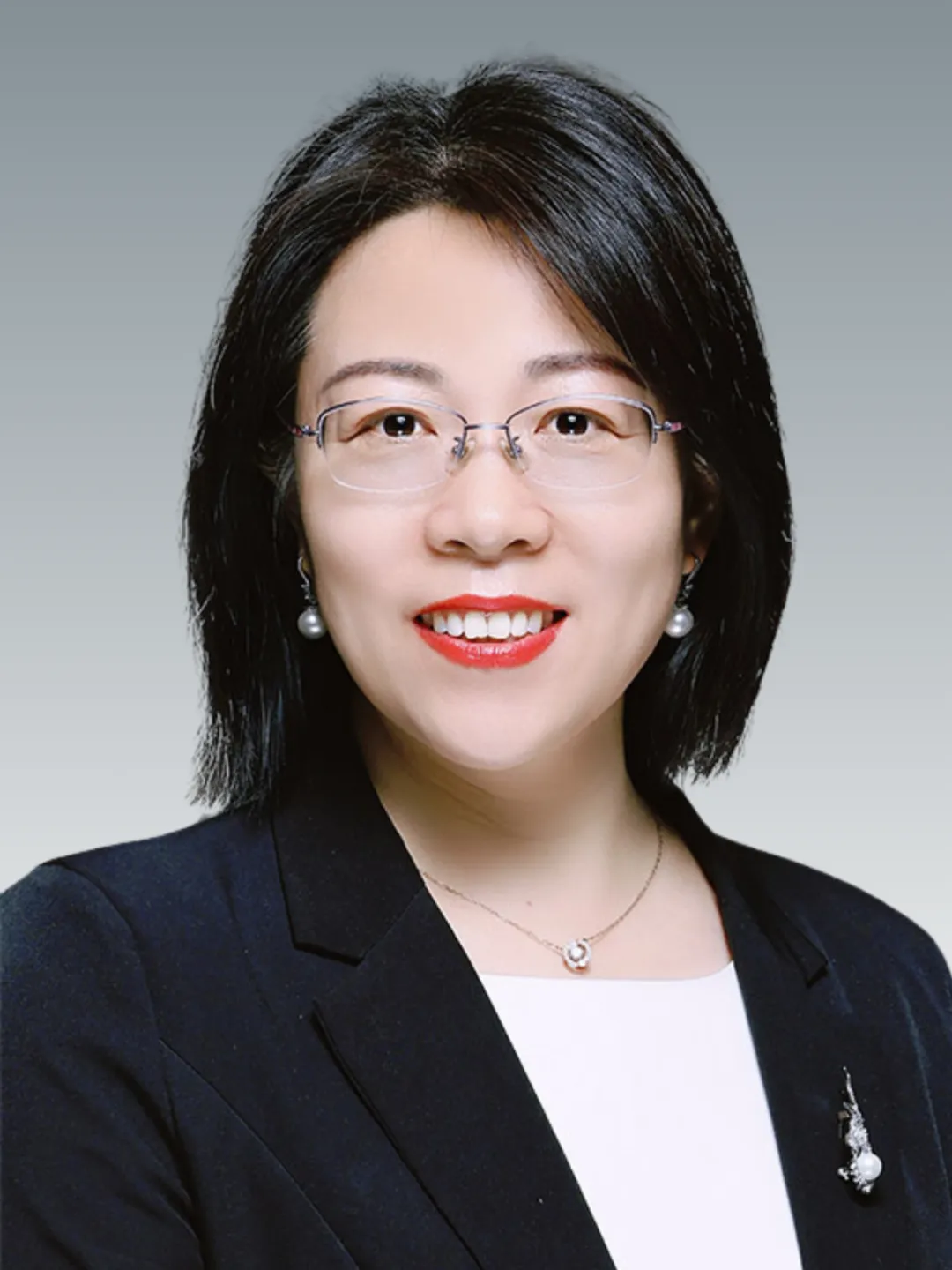 正高级教师,北京市高级校长,原人大附中实验小学书记、校长