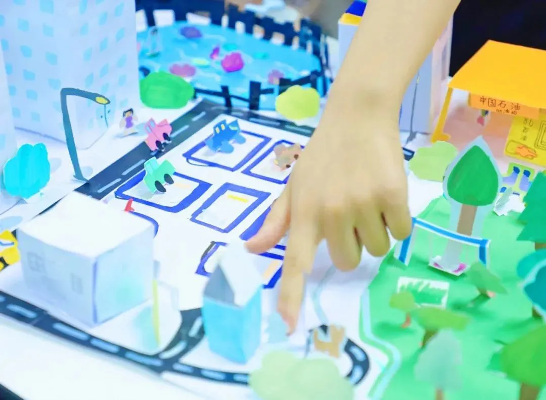 在这所学校,小学生也可以利用AI工具进行设计