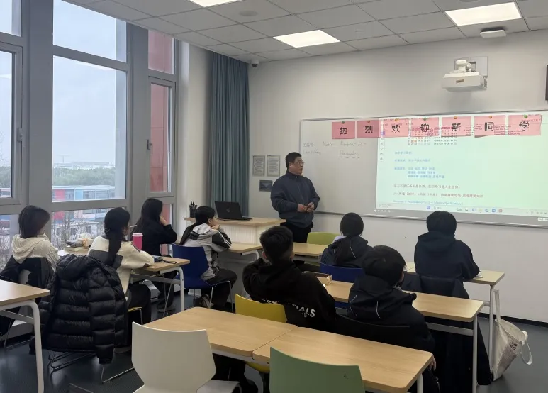 家长会后,各班依次召开主题班会,为新学期正式拉开序幕。