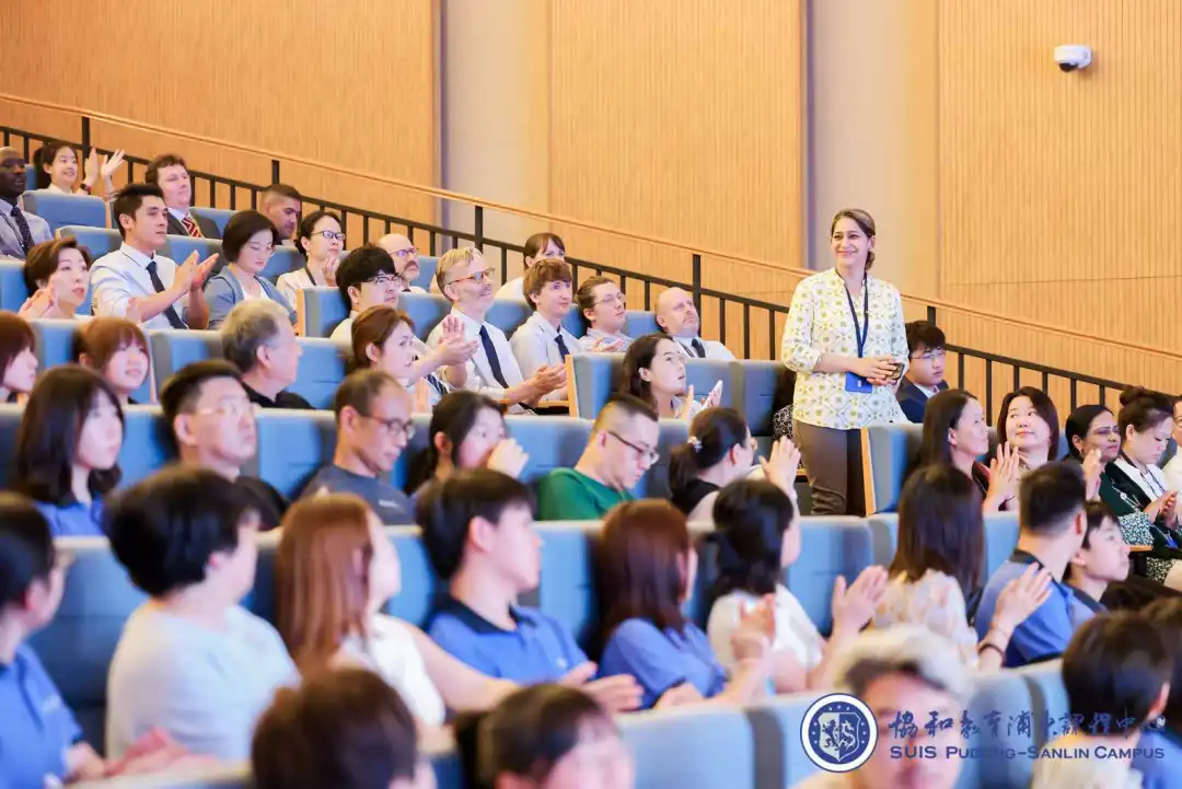 报到日,新生闯关解锁 破冰副本 ,家长同步上线 新手指导课 ;