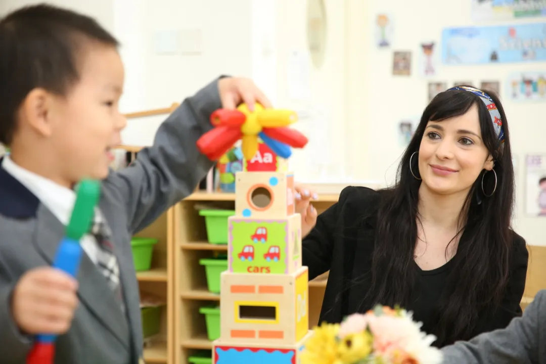 脑科学研究证实，3-6 岁是幼儿语言学习的黄金敏感期