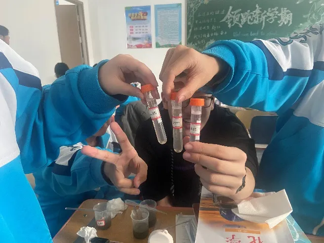 前沿科学讲座。(图 2)
