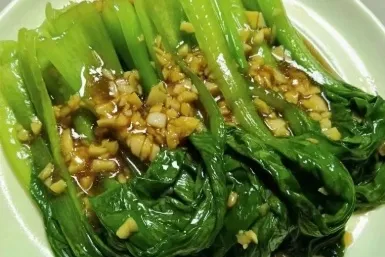 汤品:眉豆节瓜汤,眉豆祛湿,节瓜清热,汤品清淡滋养