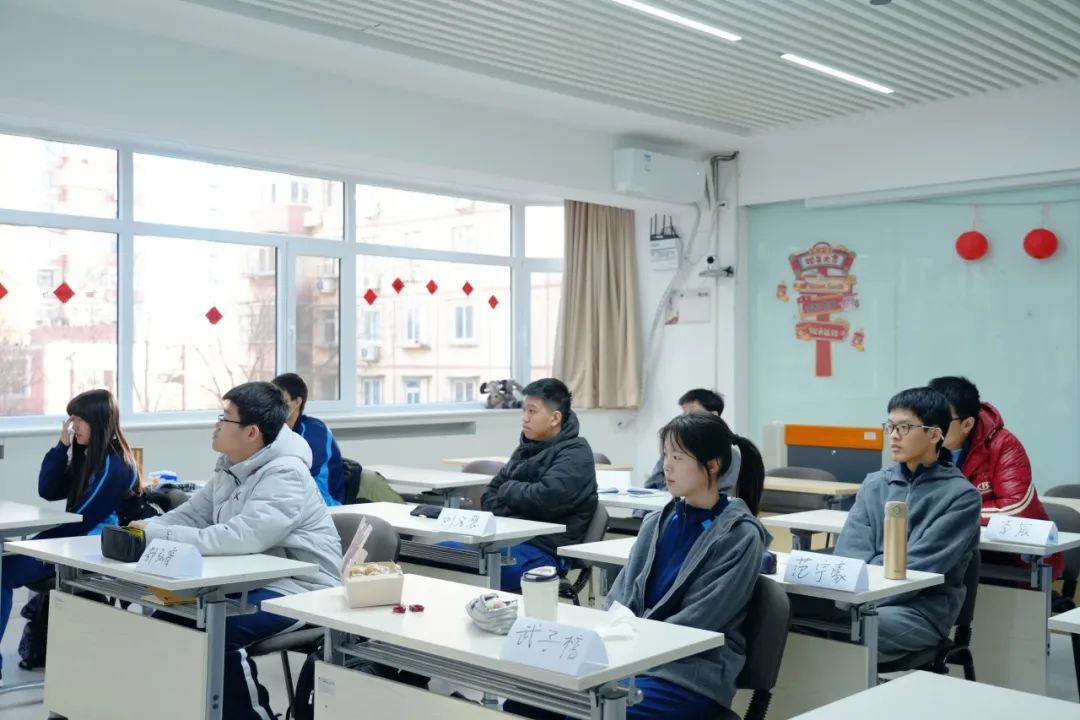 通过一系列班级内部充满仪式感的活动,让同学们在互动中增进了了解