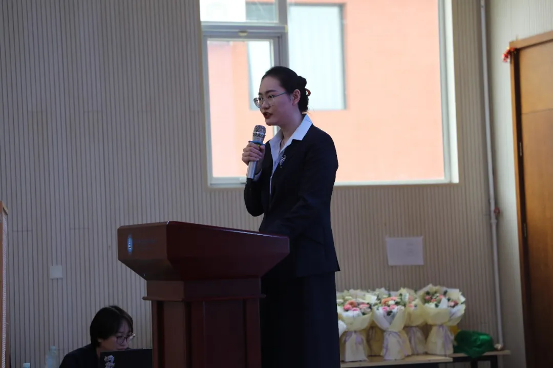 温情未尽,青春如歌。两位学子带来《青春修炼手册》《等你的回答》双