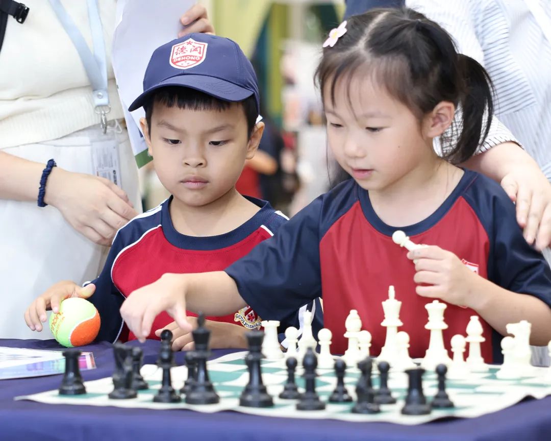学校不断强化中国传统文化的精髓,融入国际先进的教学方法(图 2)