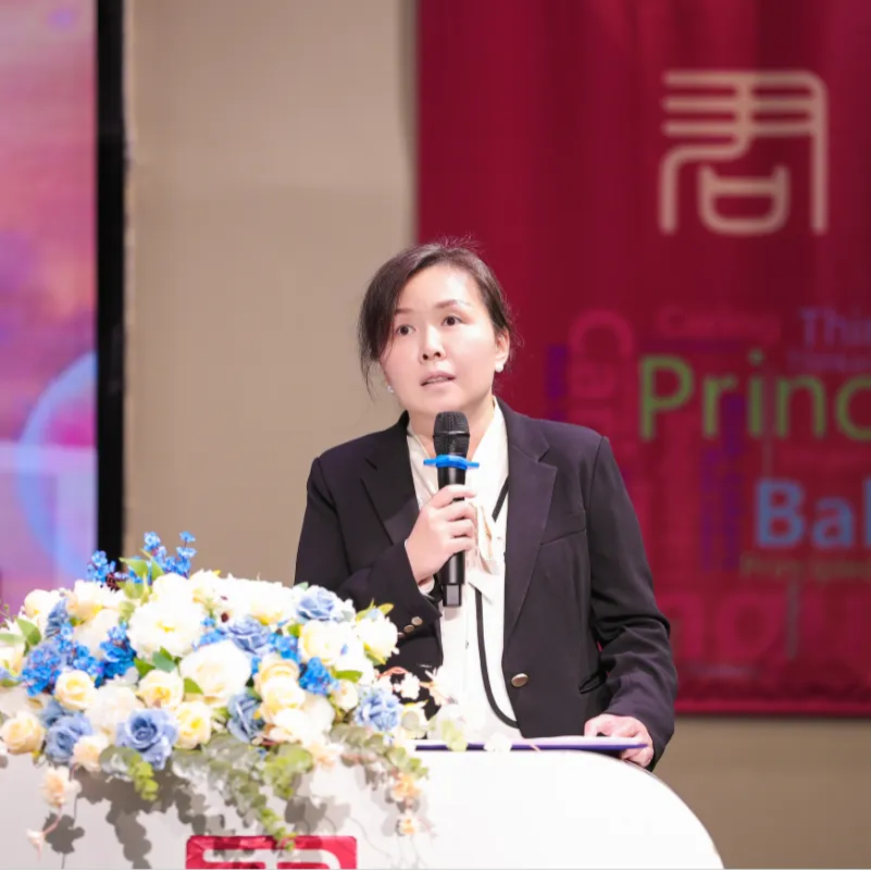 学校领导致辞,由小学Sandra校长带领的教师团队