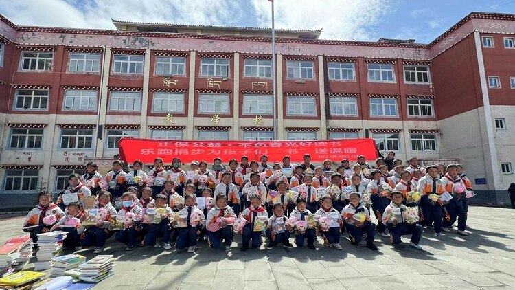 正保公益•不负春光好读书：为孩子们“书”送温暖