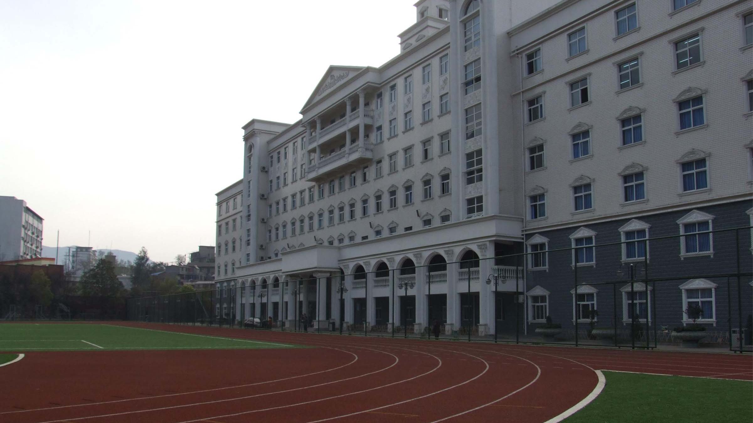 2025年上海耀中国际学校招生全攻略：外籍家庭的“沪上名校通行证”怎么拿？附真实趣事与避坑指南