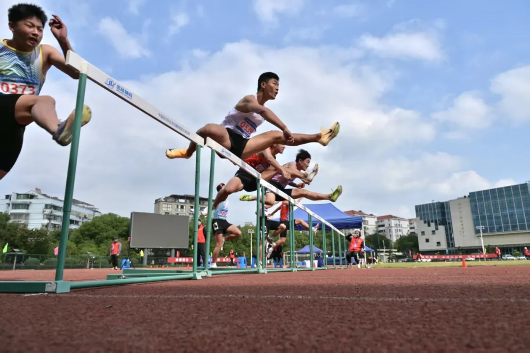 荣怀实验中学之所以能在体育教育领域取得如此丰硕的成果（图 2）