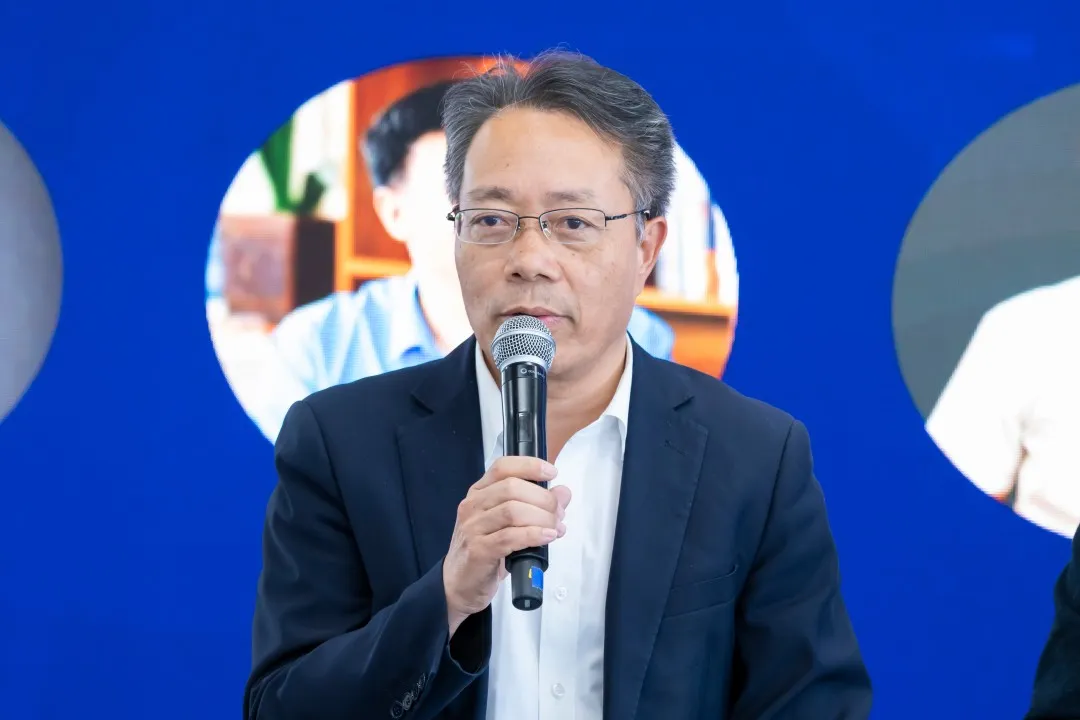 陈德收校长表示,人工智能赋能教育教学改革,教育教学改革应聚焦育人,从育分转向育人