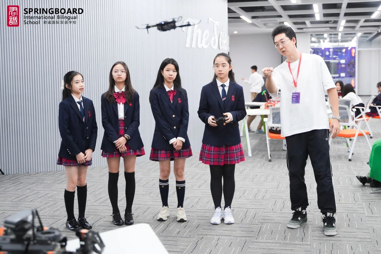 学校科创课程贯穿幼儿园至高中，形成阶梯式进阶体系（图 2）